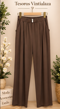 Un pantalón palazzo marrón de pierna ancha